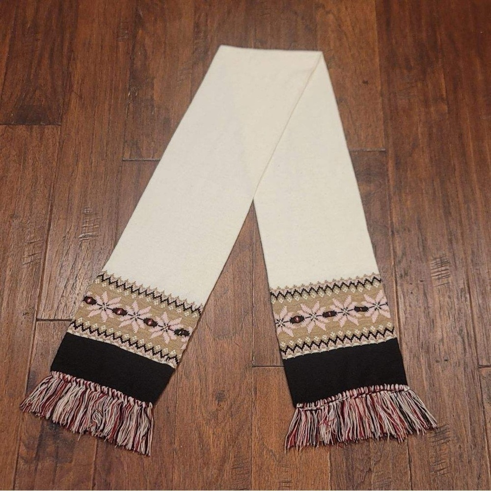 Chic Patterned Scarf with Fringe